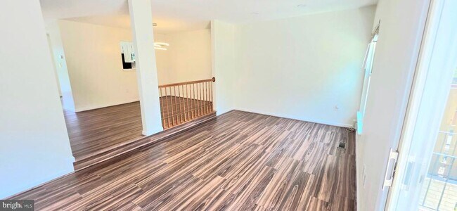 Building Photo - 6008 Raina Dr