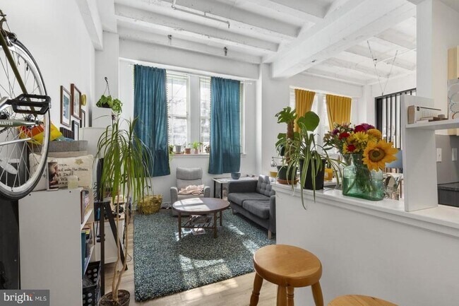 Building Photo - 109 W Wildey St