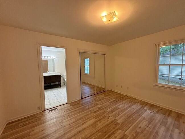 Building Photo - 163 Alva Cir