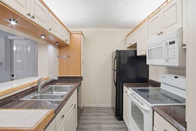 Building Photo - 2500 SE Anchorage Cove