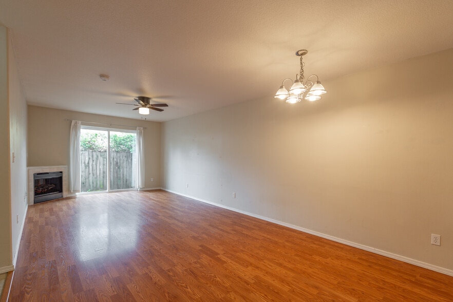 Living Room - 19153 SE Yamhill St