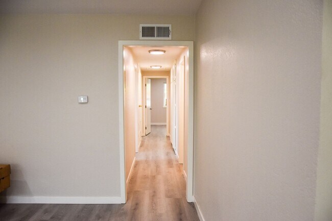 Building Photo - Olive (815) North