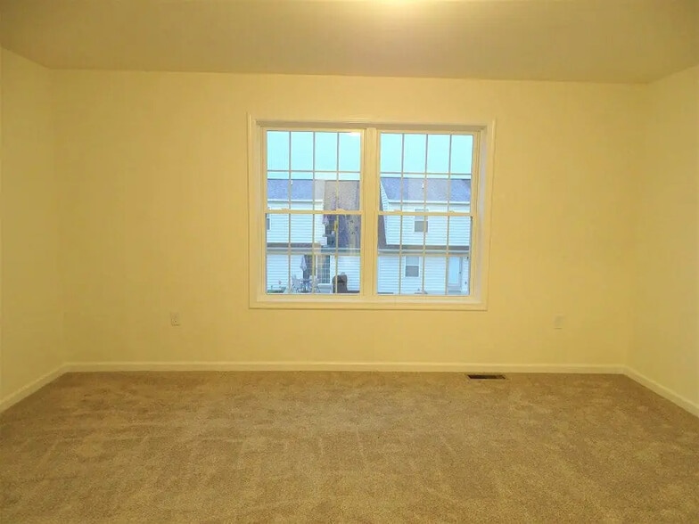 Building Photo - 2 Broken Arrow Dr