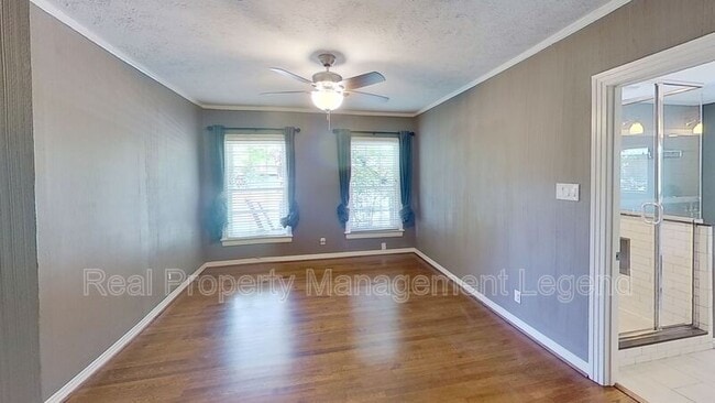 Building Photo - 5830 Kenwood Ave