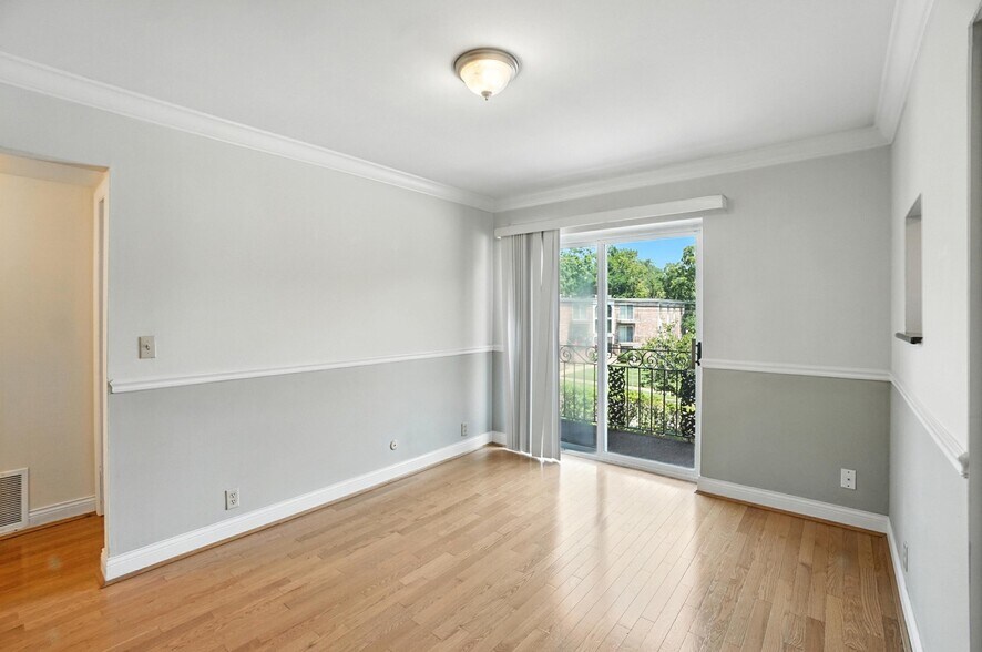 Building Photo - 2270 Madison Rd