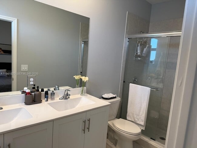 Building Photo - 887 NE 211th St