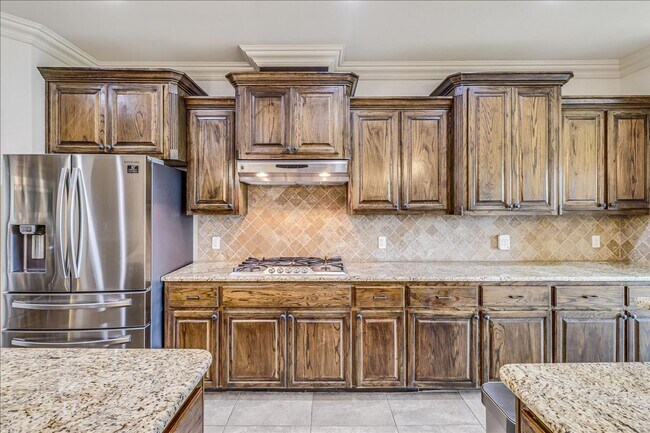 Building Photo - 6241 Lago Vista Dr