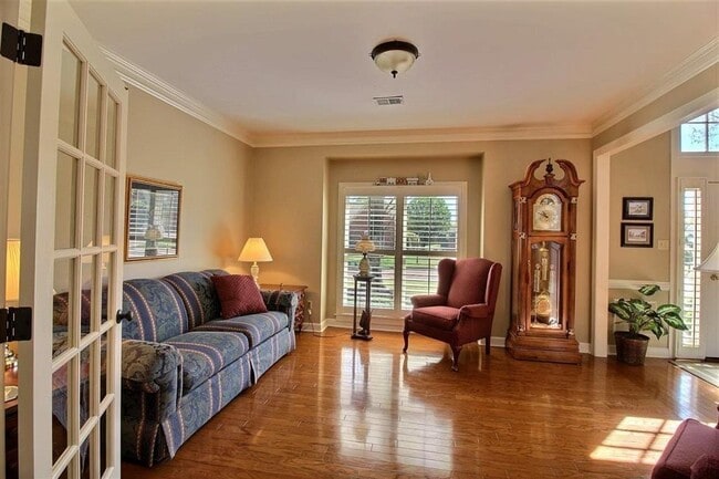 Building Photo - 2345 Linkenholt Dr