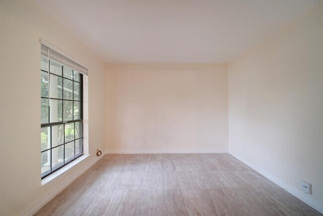 Building Photo - 10509 Doering Ln