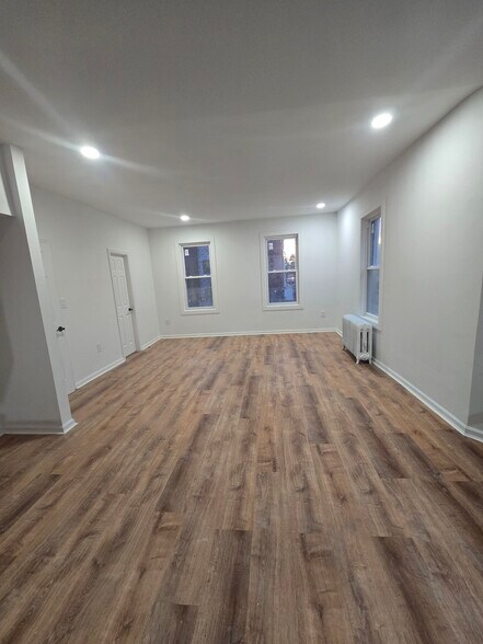 Building Photo - 482 10th Ave