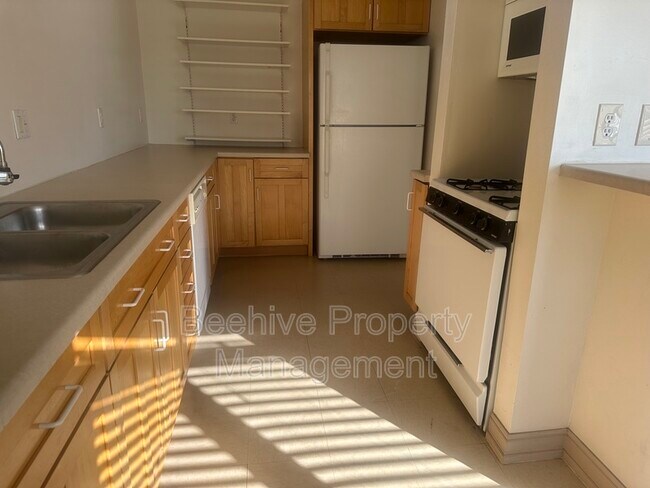 Building Photo - 1301 W Monroe St