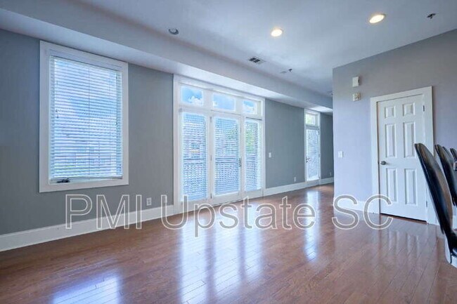 Building Photo - 301 Augusta St