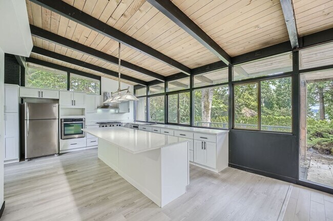 Building Photo - 4Bd/3.5Ba Medina House