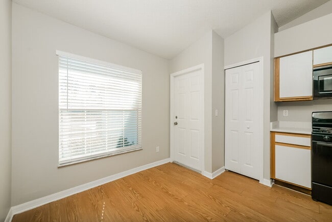 Building Photo - 11838 Foxglove Dr