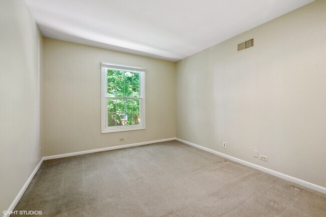 Building Photo - 520 Shorely Dr