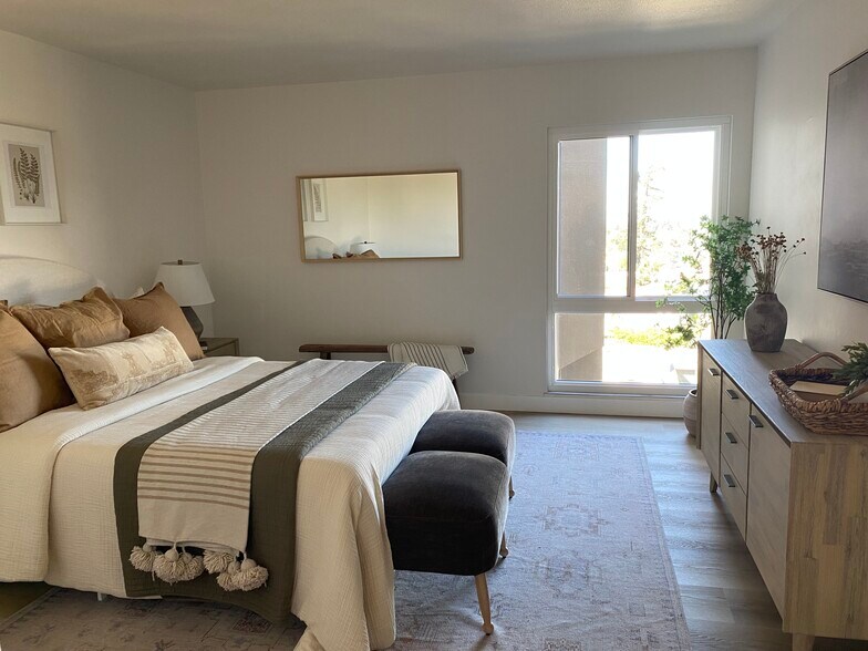 Building Photo - 5340 Broadway Ter