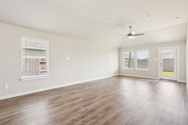 Building Photo - 920 Gentle Moss Dr