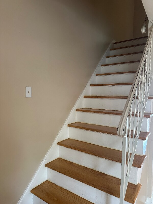 Building Photo - 331 Rector St