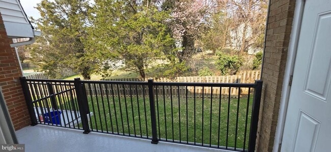 Building Photo - 165 Leeds Ct W