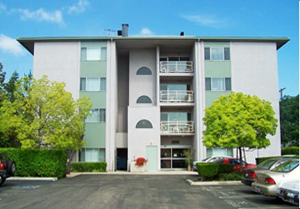 Primary Photo - Oak Street Manor