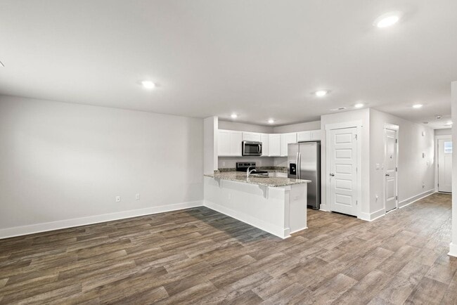 Building Photo - Brand New Town Home close to the beach!