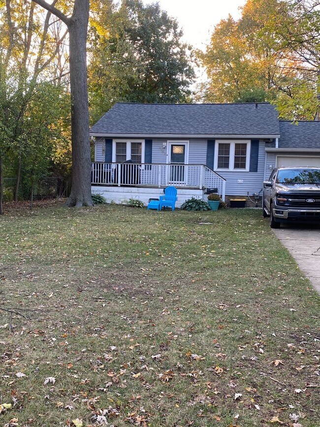 Building Photo - PRICE REDUCED!!!Charming 2-bedroom, 1-bath...