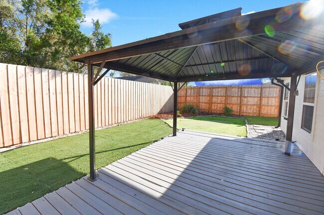 Building Photo - 101 Azalea Rd