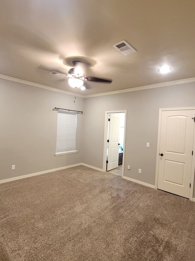 Building Photo - 9825 Perry Ave