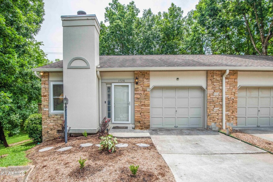 Primary Photo - 1728 Stone Hedge Dr