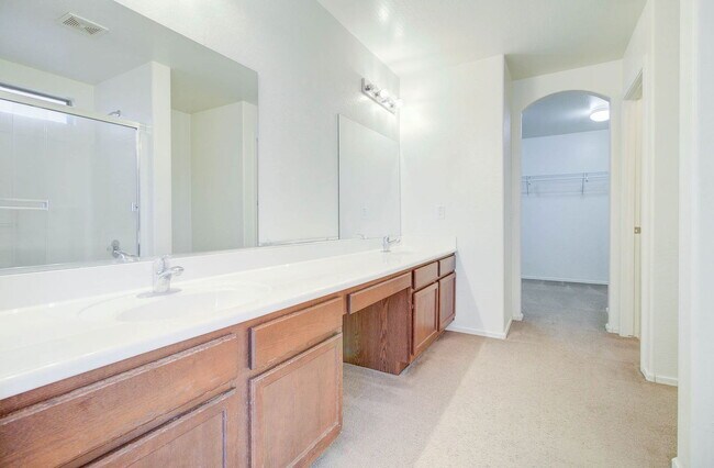 Building Photo - 5659 S 239th Dr