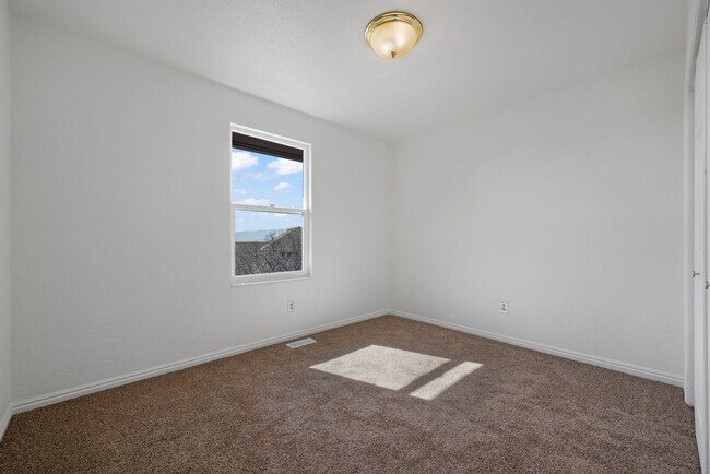 Building Photo - 8566-8568-8568 Wasatch Blvd