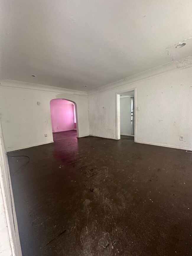 Building Photo - 7400 Mansfield St