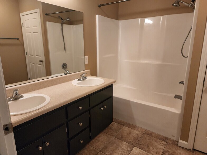 Building Photo - 101B SOLID ROCK CT, CLARKSVILLE, TN 37042
