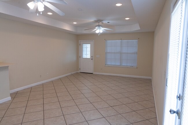 Building Photo - 252 Windridge Dr