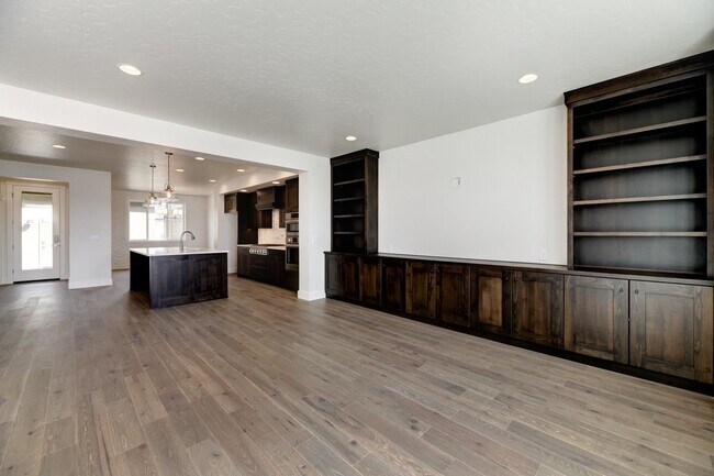 Building Photo - 3 Bedroom 2.5 Bathroom Townhouse in Harris Ranch.