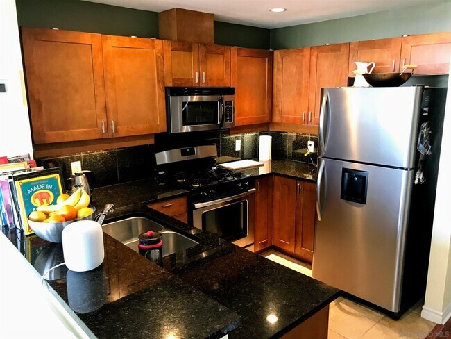 Building Photo - 475 Redwood St