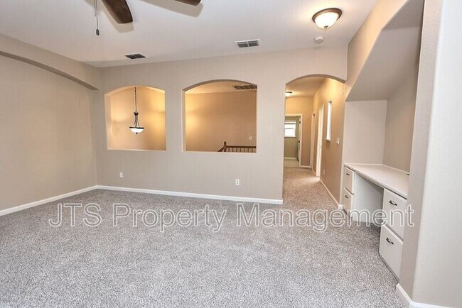 Building Photo - 2040 San Esteban Cir