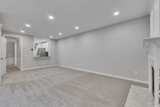 Building Photo - Stylish Condo Near Van Dorn Metro with Dual En Suites
