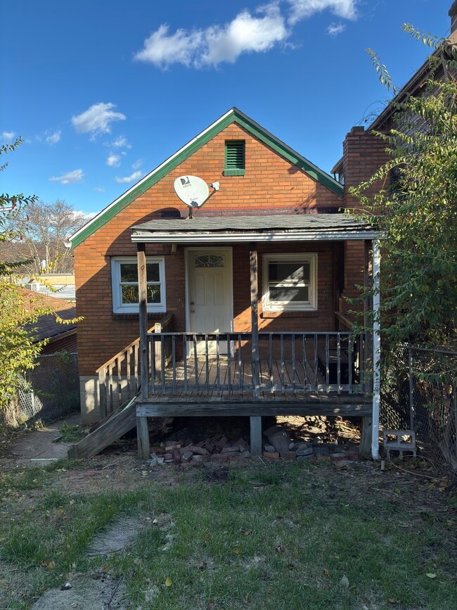 Building Photo - 110 Hazel Alley