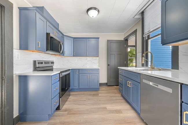 Building Photo - 4 Bedroom Home for Rent! Remodeled Home wi...