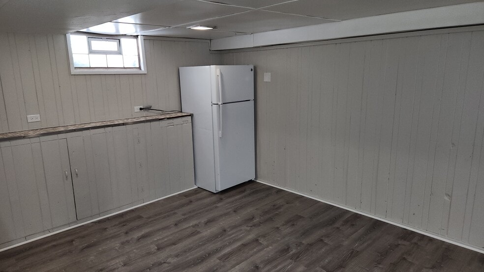 Building Photo - 2000 32nd St