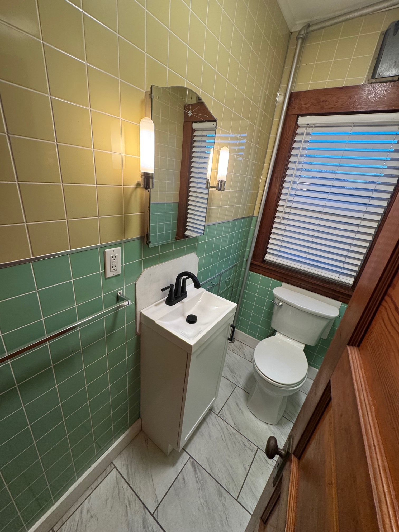 Building Photo - 319 Bridge St