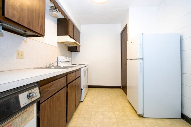 Building Photo - Autumn Manor Apartments - Doylestown, Ohio