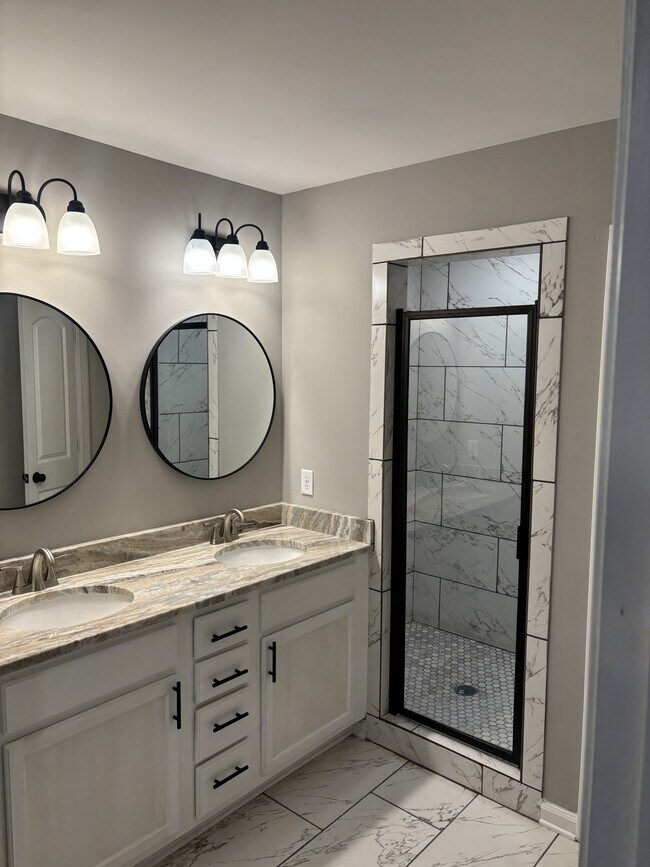 Building Photo - 3731 Whittier Rd