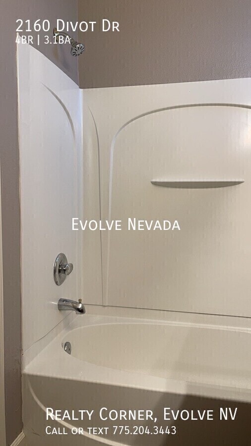 Building Photo - 2160 Divot Dr