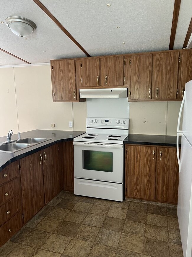 Building Photo - 235 Monarch Ln