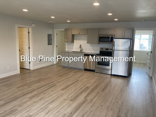 Building Photo - 170 Opal Ct