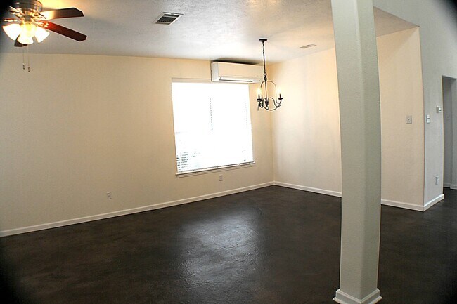 Building Photo - 20706 Grenoble Ln