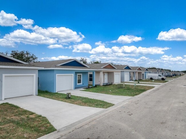 Building Photo - 1450 Las Villas Blvd