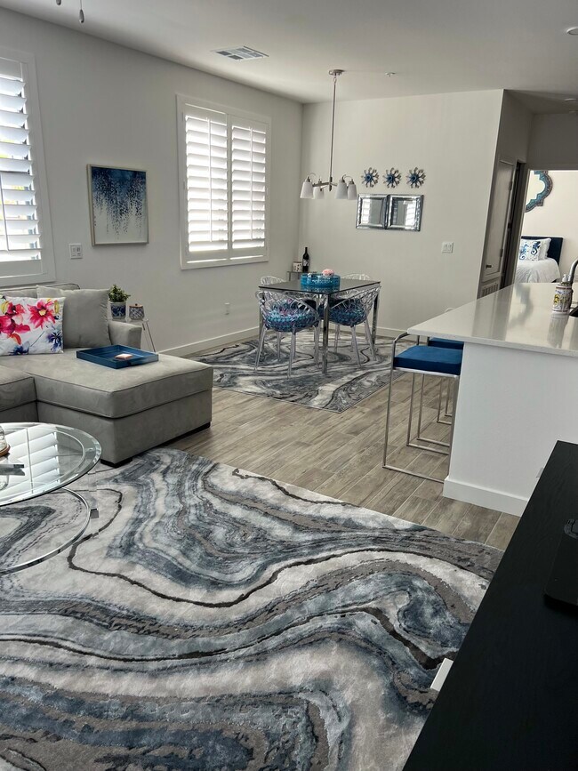 Building Photo - 2511 W Queen Creek Rd